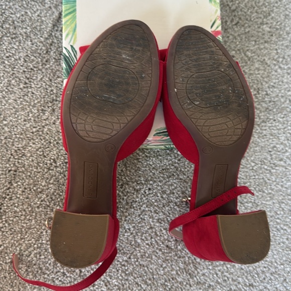 Bandolino red heel - Picture 2 of 3
